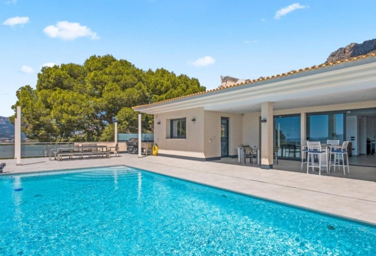 5 Bed Detached Villa in Altea