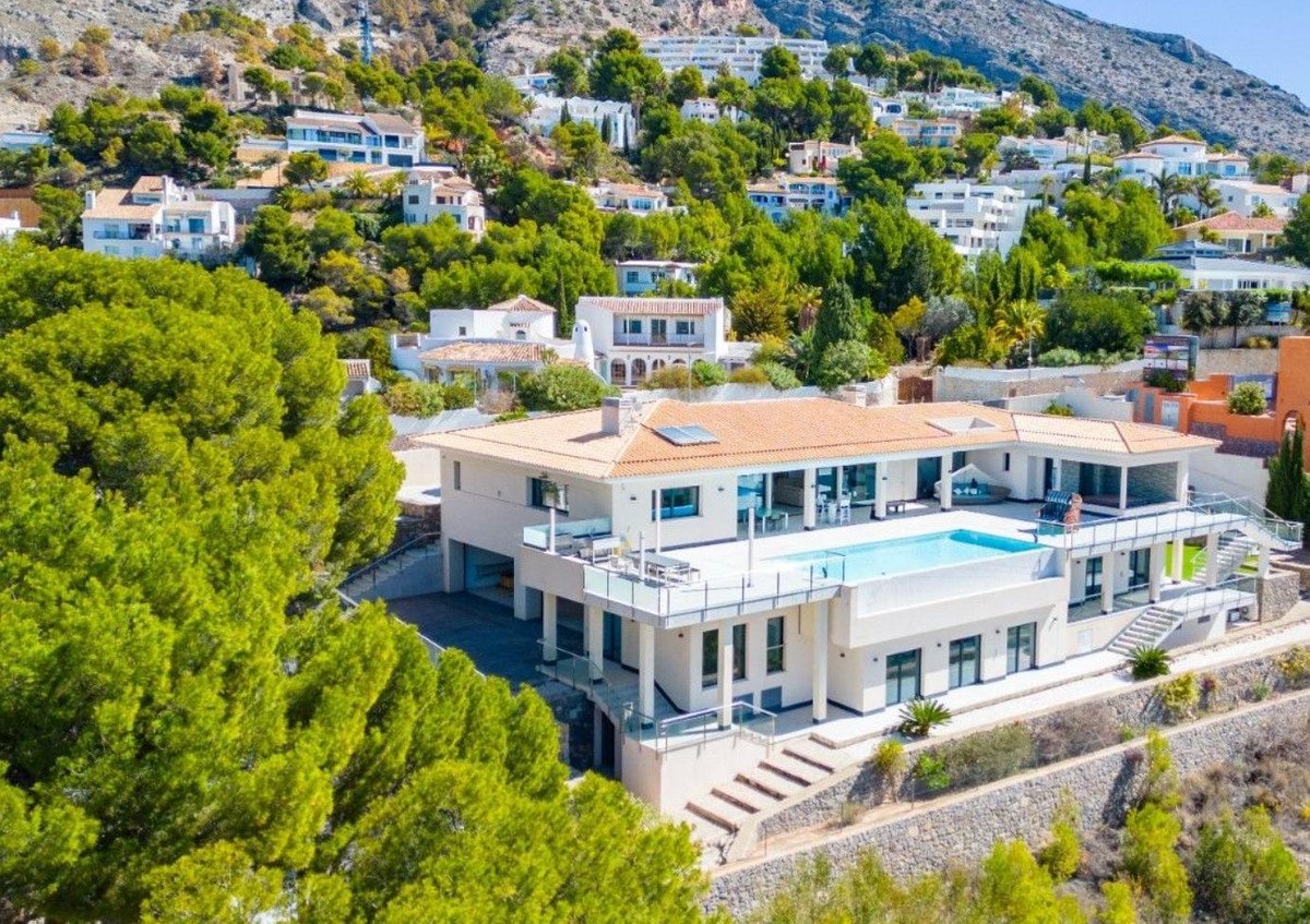 5 Bed Detached Villa in Altea