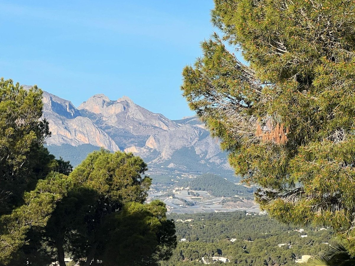 5 Bed Detached Villa in Altea