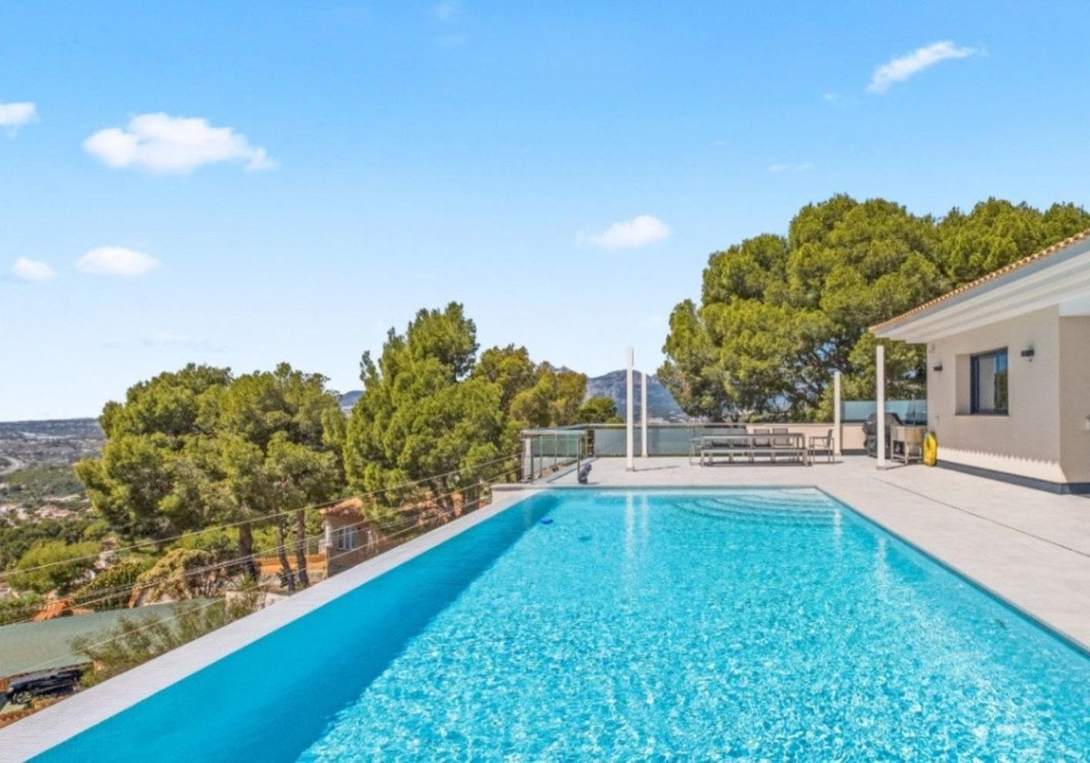 5 Bed Detached Villa in Altea