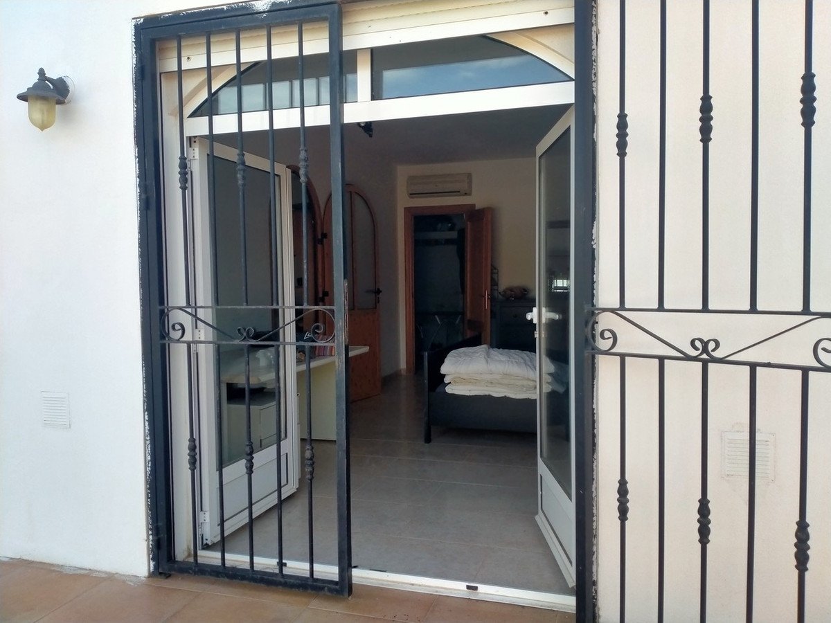 4 Bed Detached Villa in Urcal