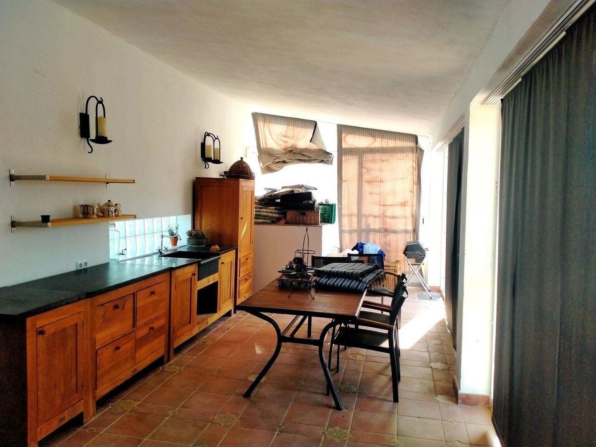 4 Bed Detached Villa in Urcal