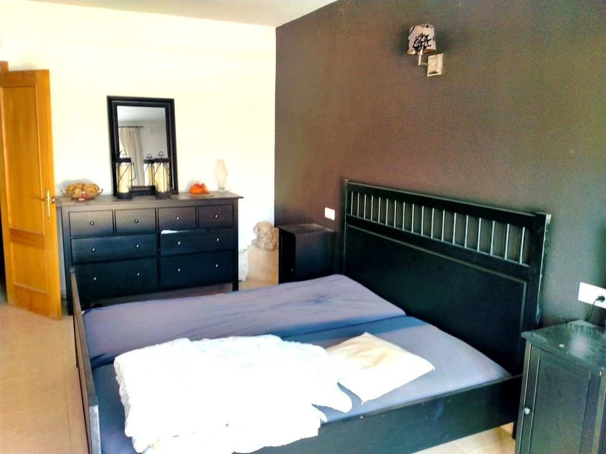 4 Bed Detached Villa in Urcal