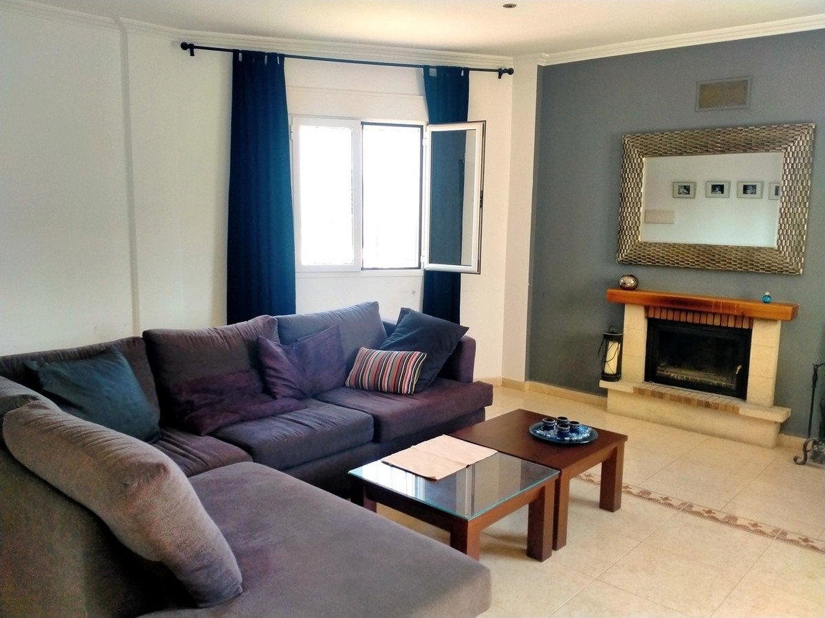 4 Bed Detached Villa in Urcal