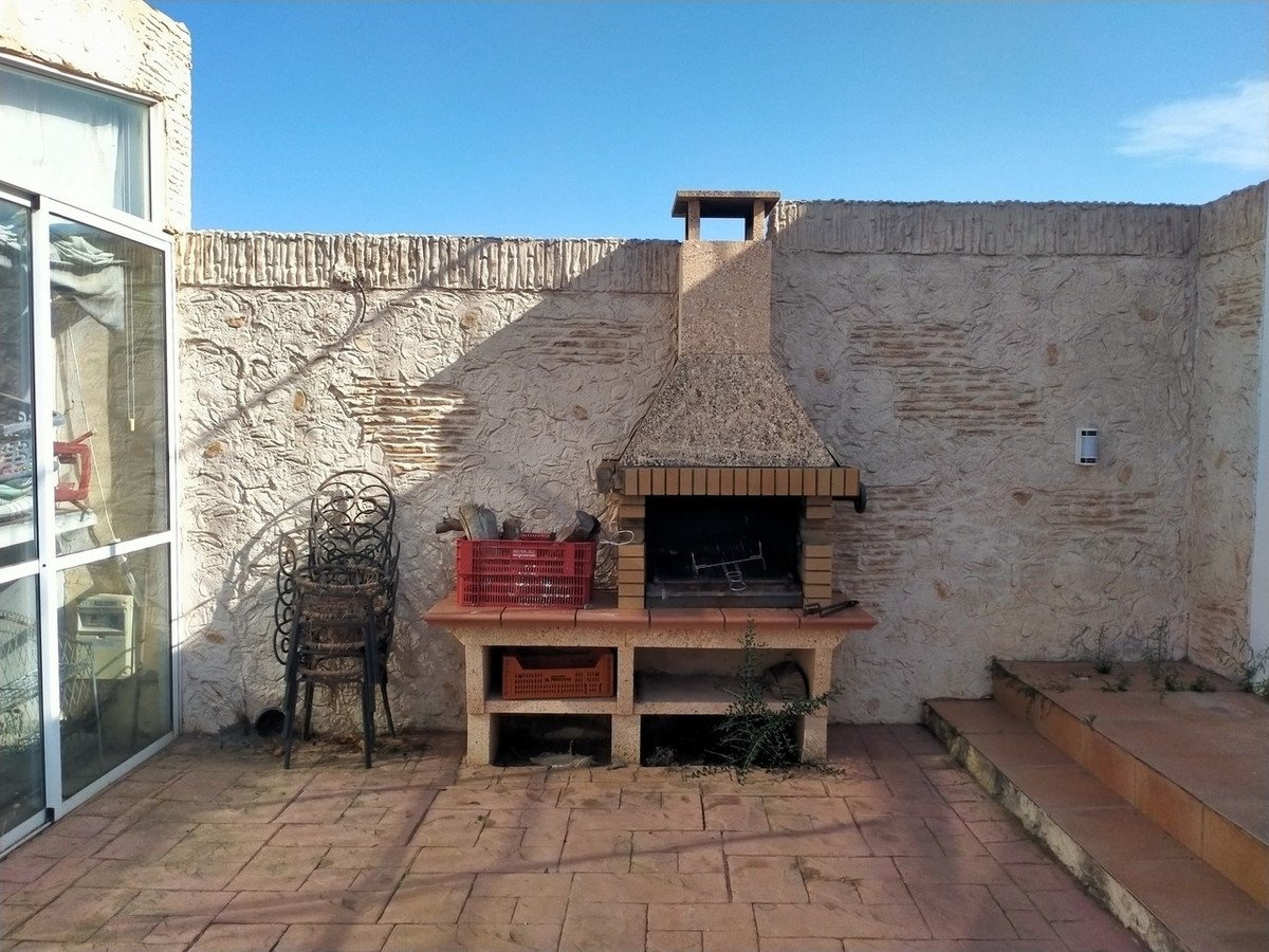 4 Bed Detached Villa in Urcal