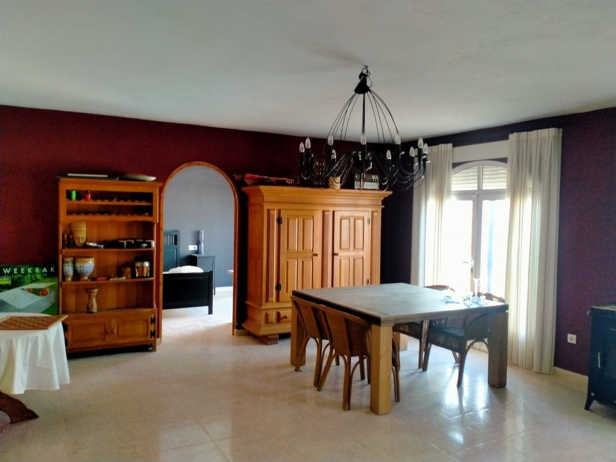 4 Bed Detached Villa in Urcal