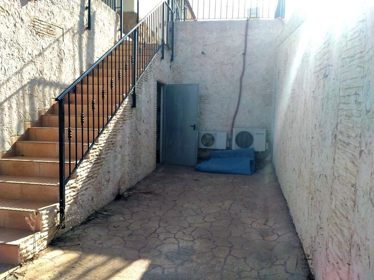 4 Bed Detached Villa in Urcal