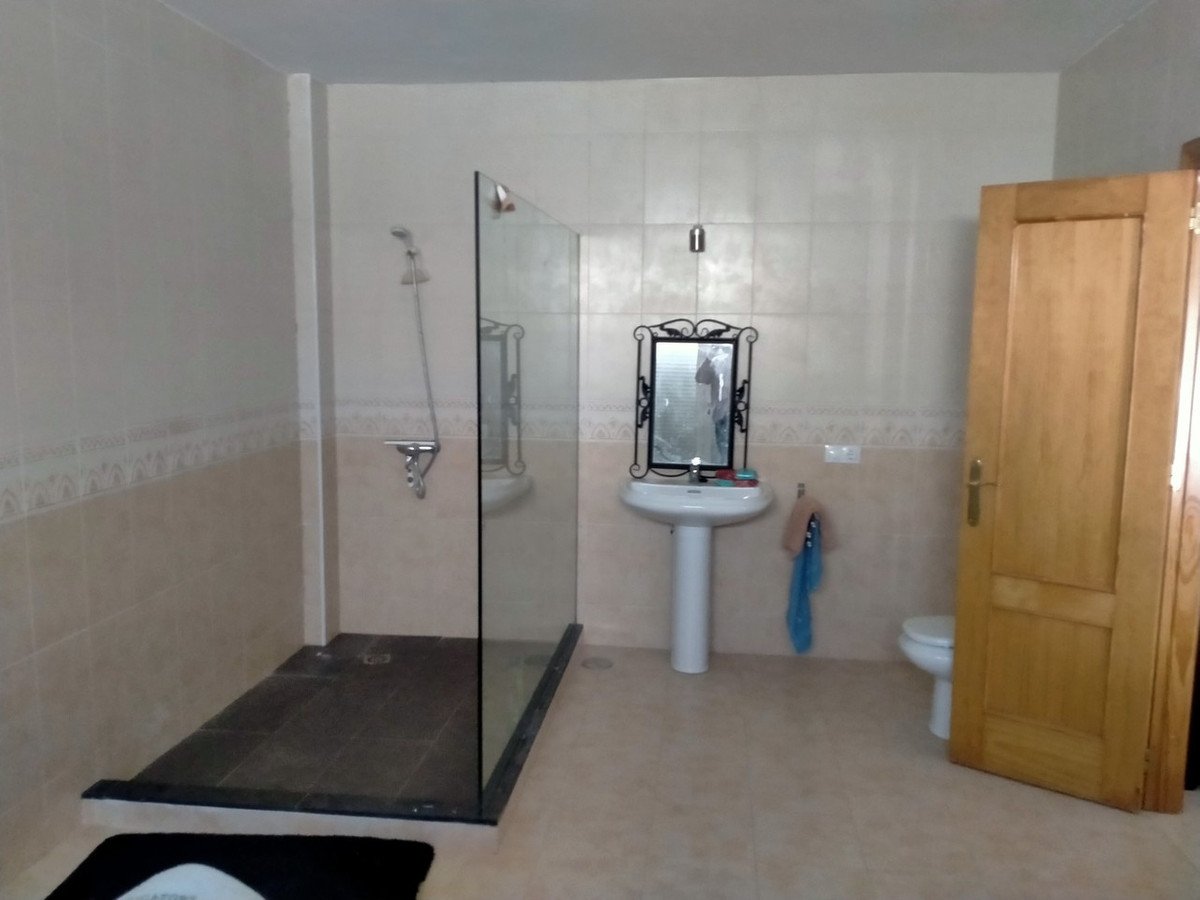 4 Bed Detached Villa in Urcal