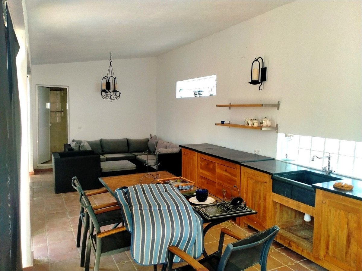 4 Bed Detached Villa in Urcal