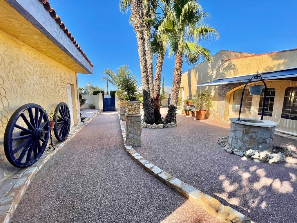 8 Bed Detached Villa in Gran Alacant