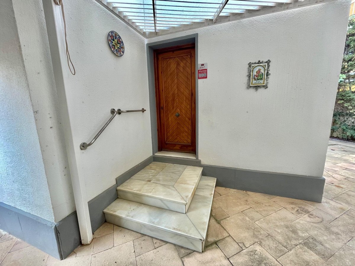 5 Bed Detached Villa in Santa Pola