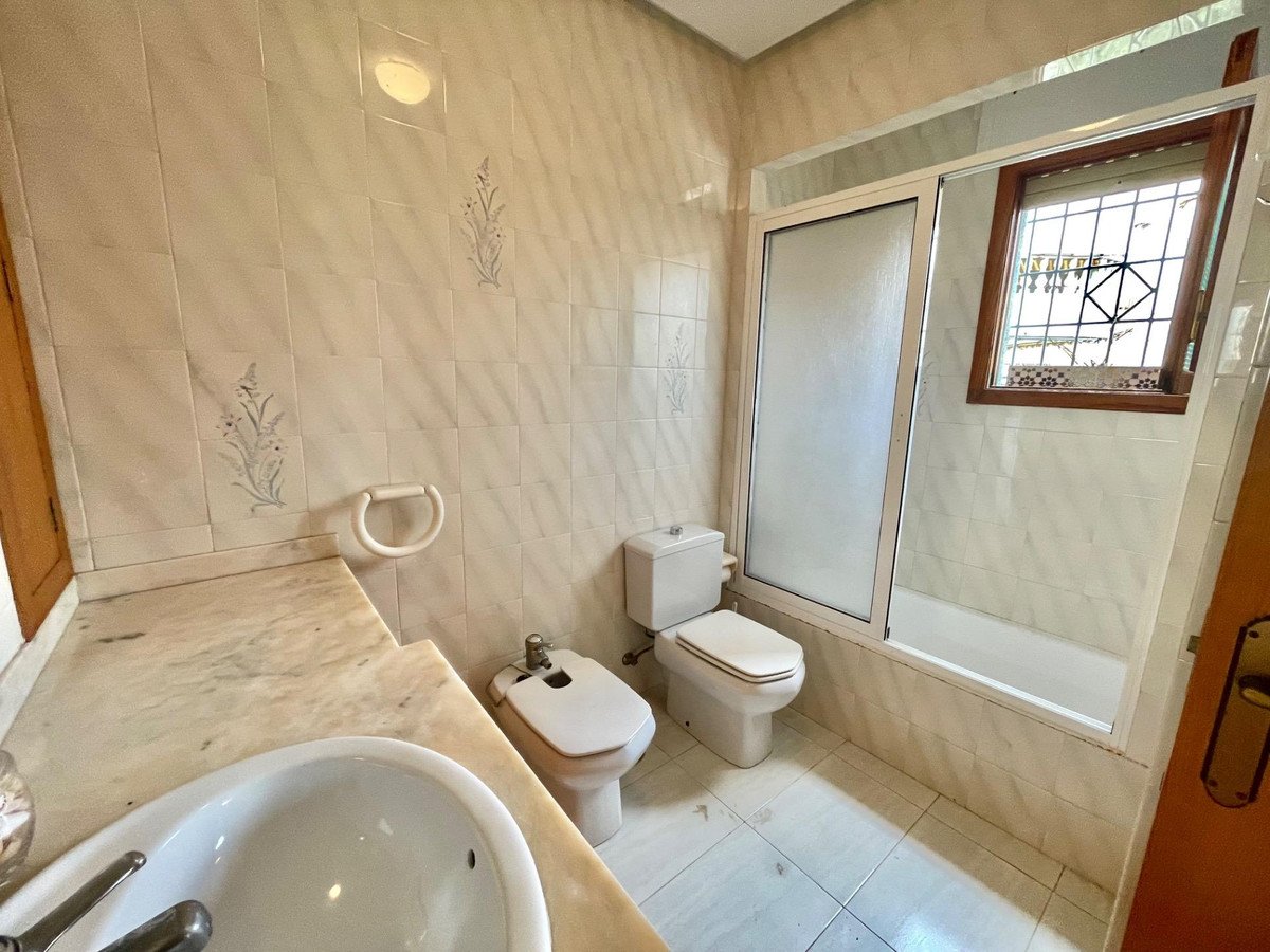 5 Bed Detached Villa in Santa Pola