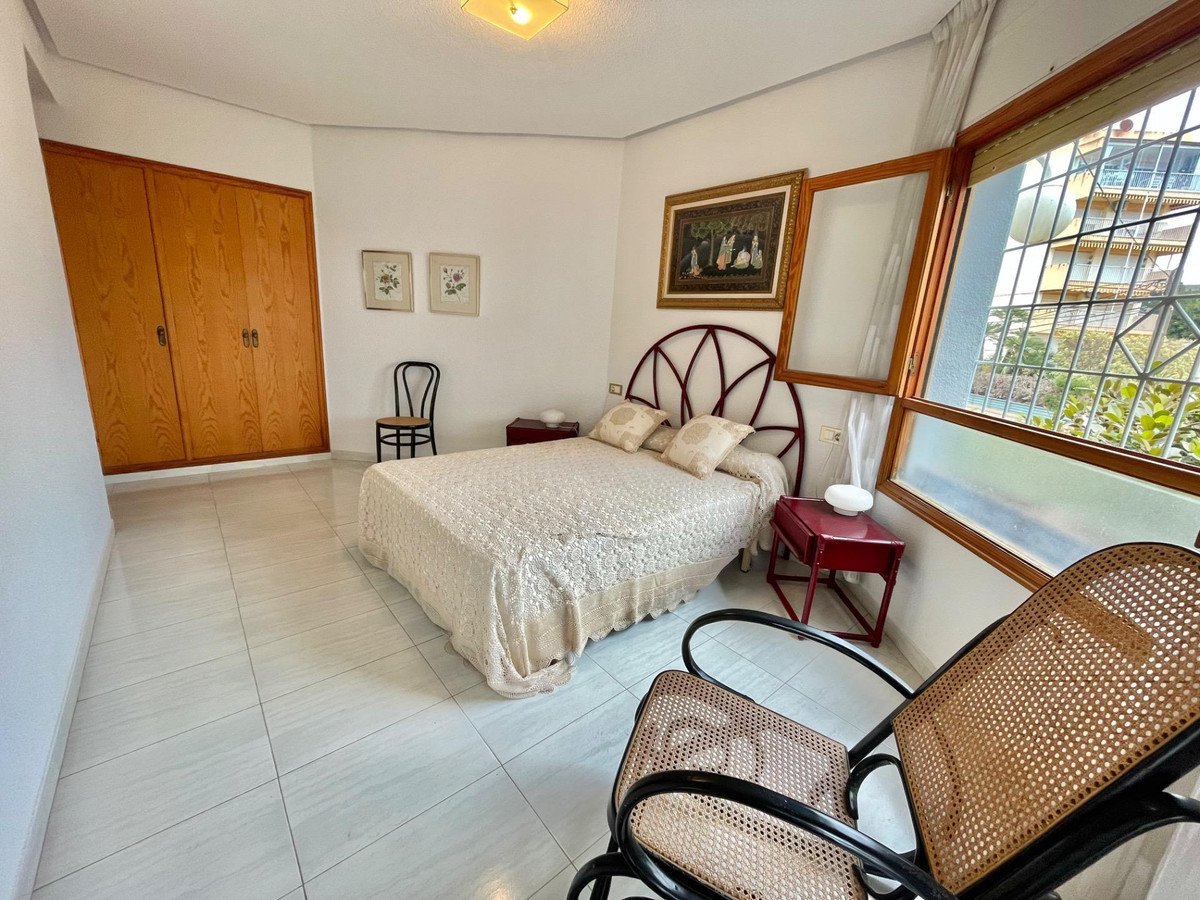 5 Bed Detached Villa in Santa Pola