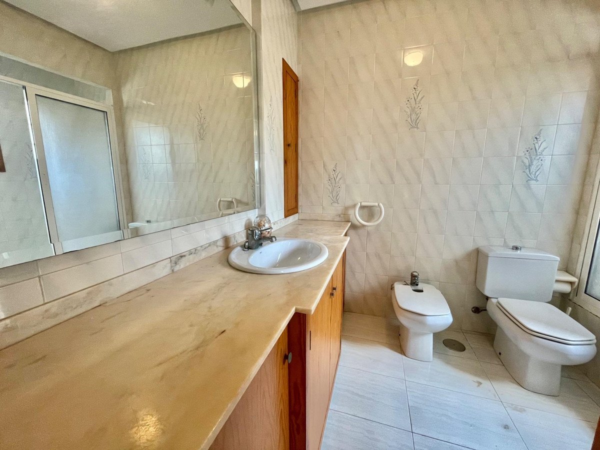 5 Bed Detached Villa in Santa Pola