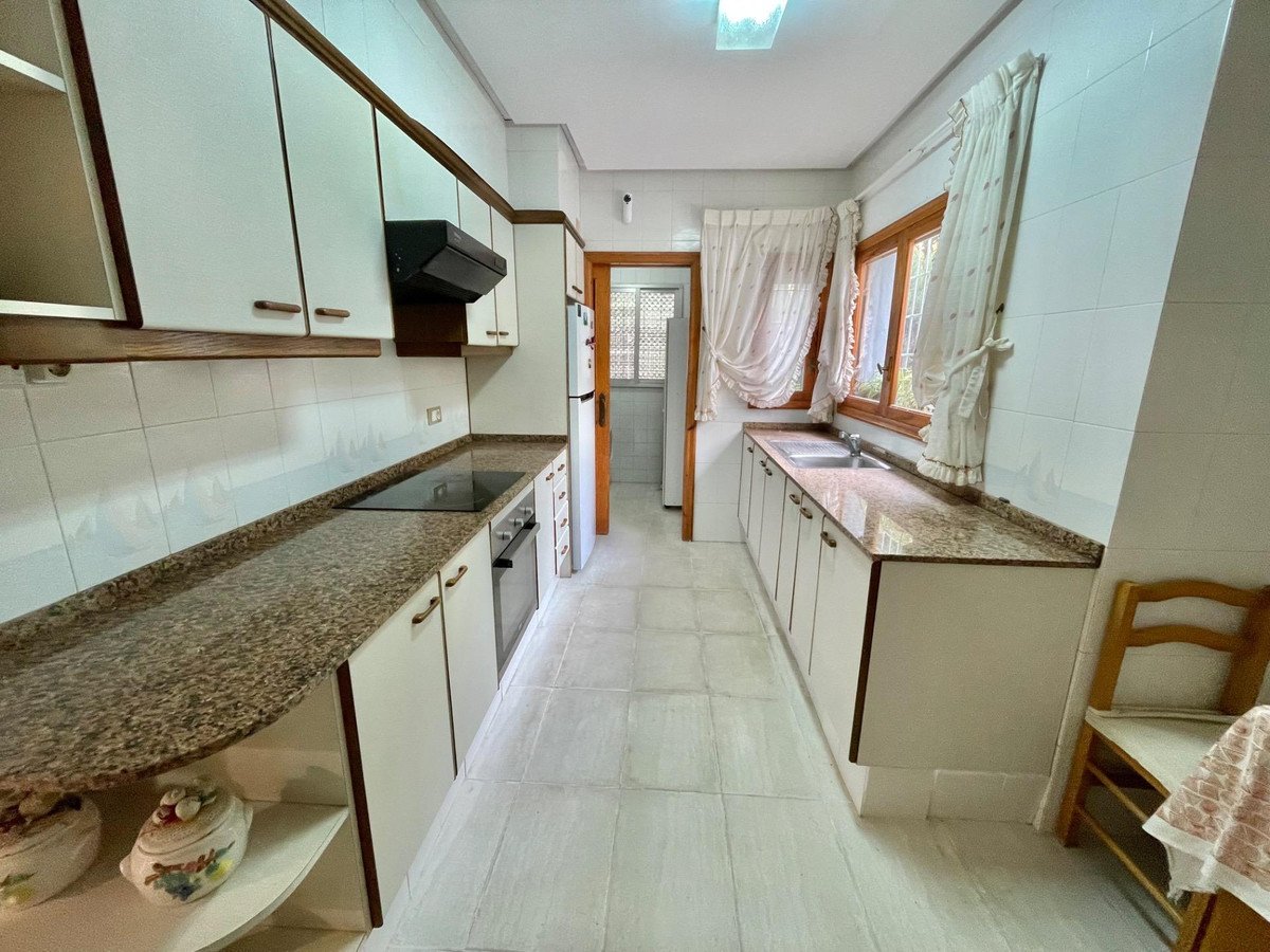 5 Bed Detached Villa in Santa Pola