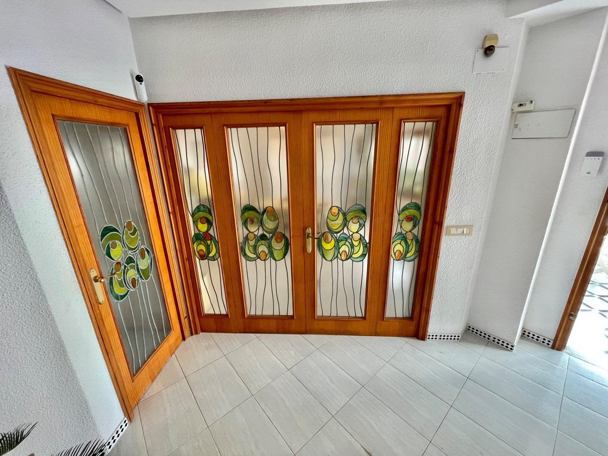 5 Bed Detached Villa in Santa Pola