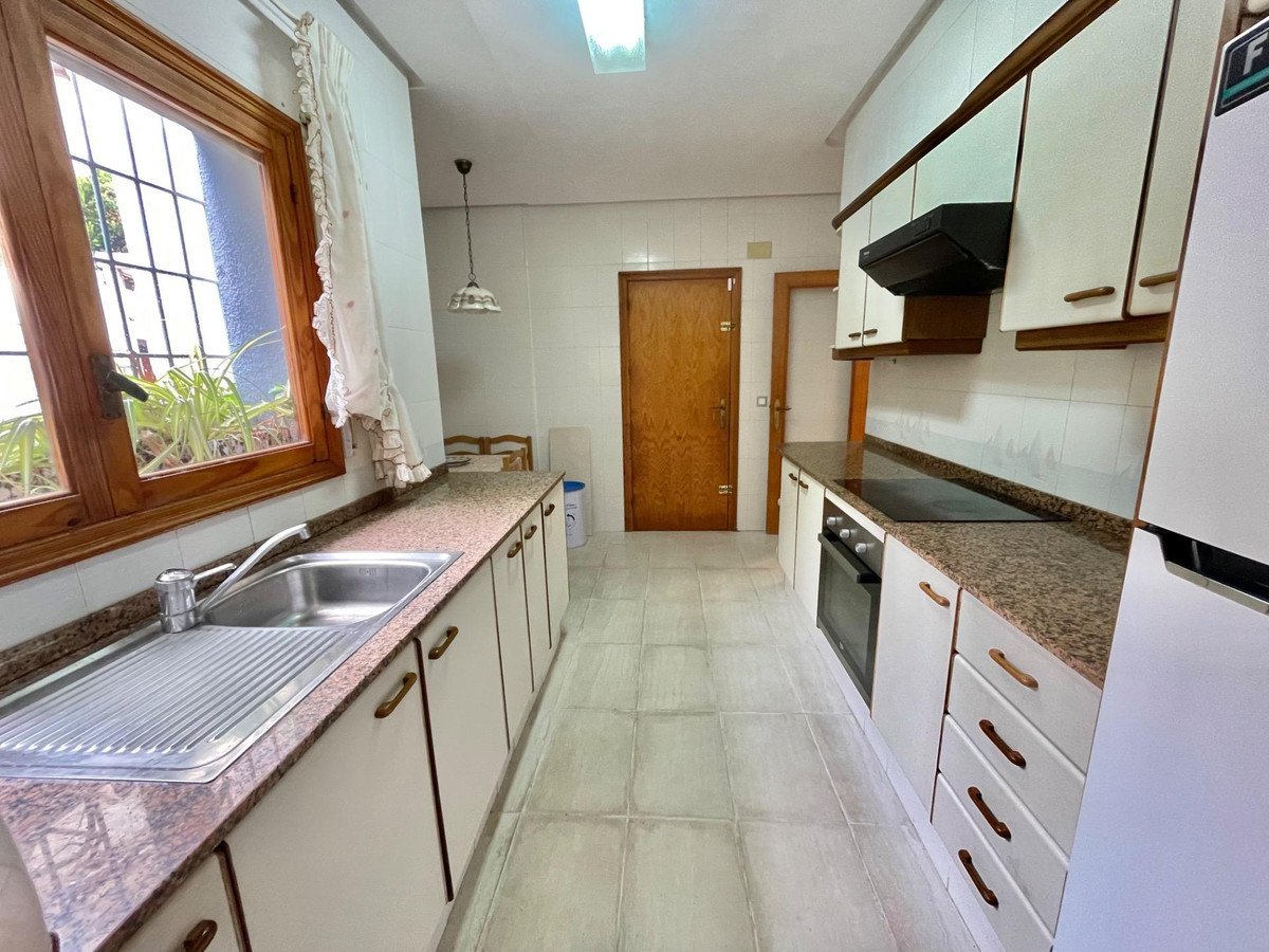 5 Bed Detached Villa in Santa Pola