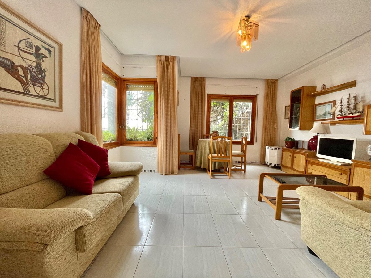5 Bed Detached Villa in Santa Pola
