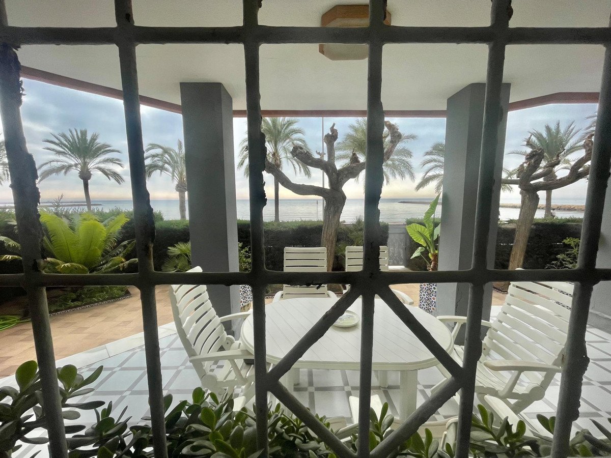 5 Bed Detached Villa in Santa Pola