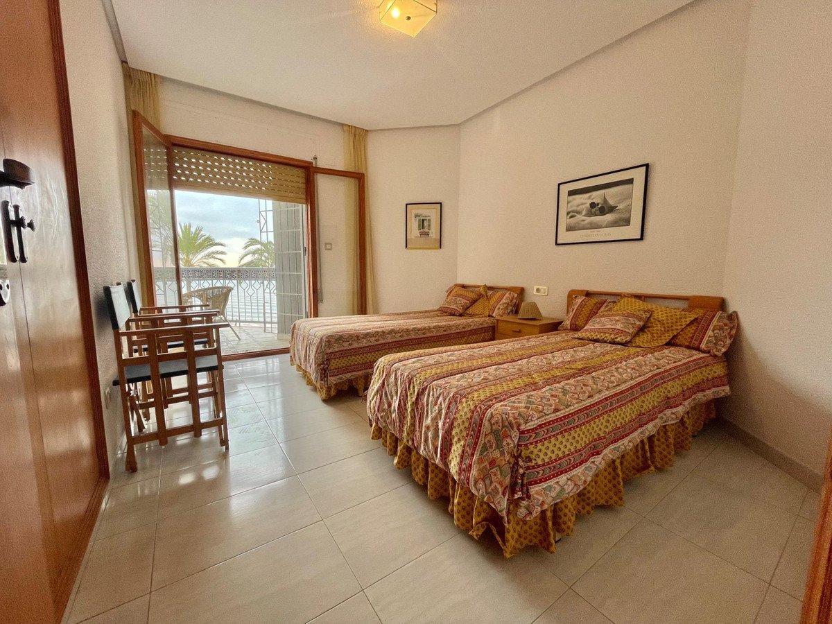 5 Bed Detached Villa in Santa Pola