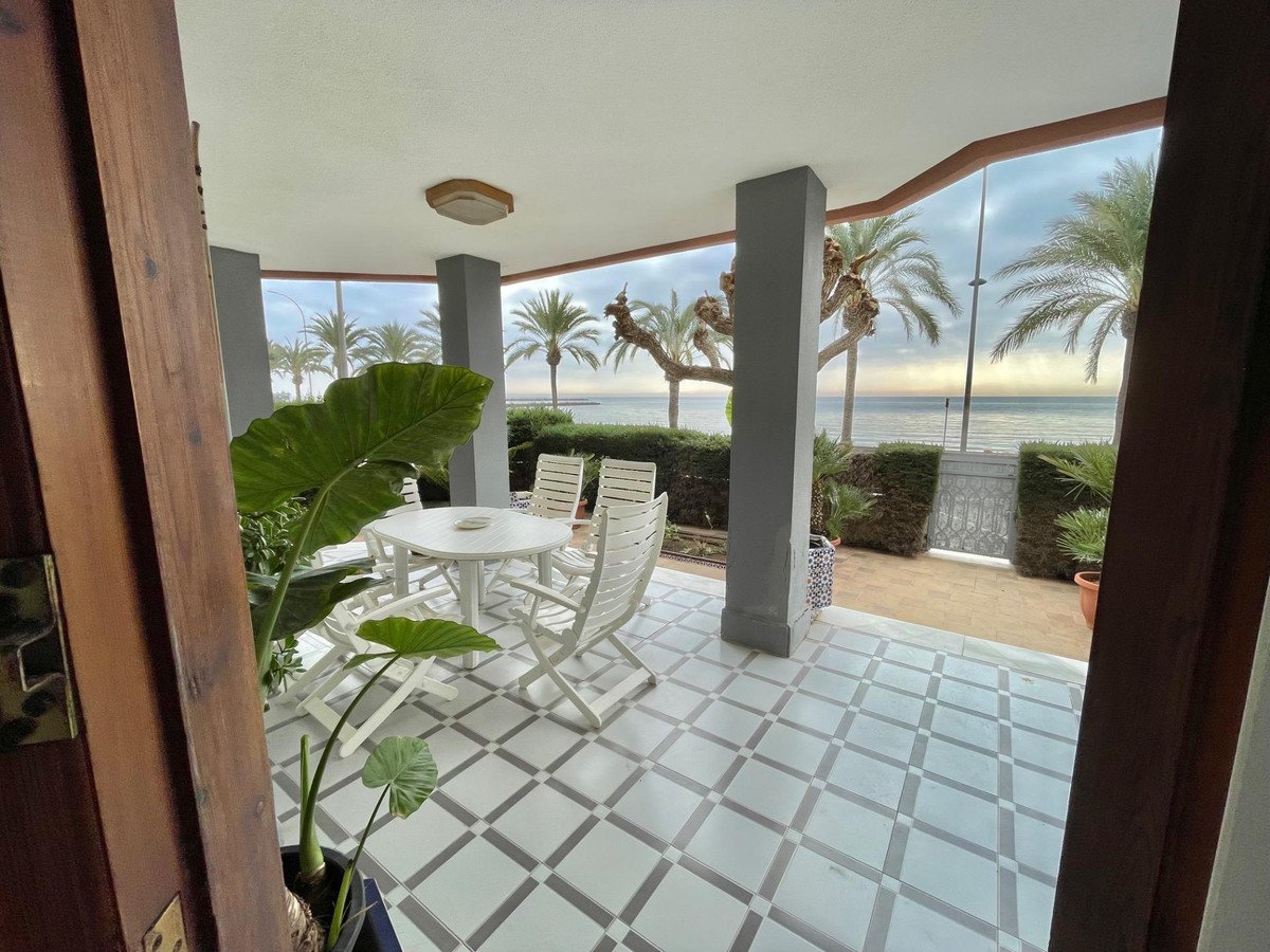 5 Bed Detached Villa in Santa Pola