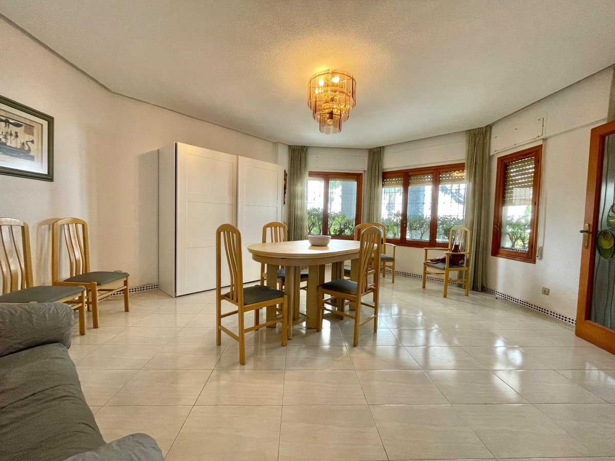 5 Bed Detached Villa in Santa Pola