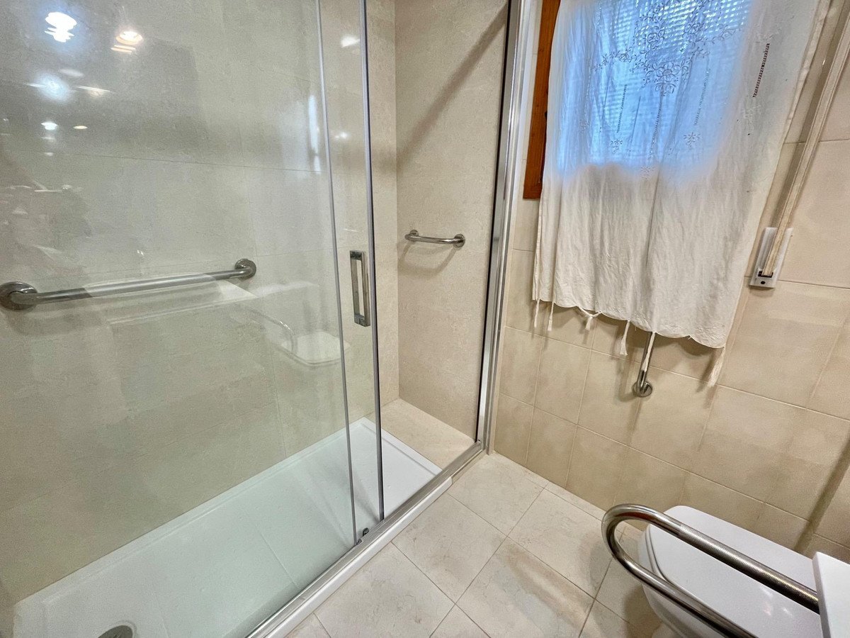 5 Bed Detached Villa in Santa Pola