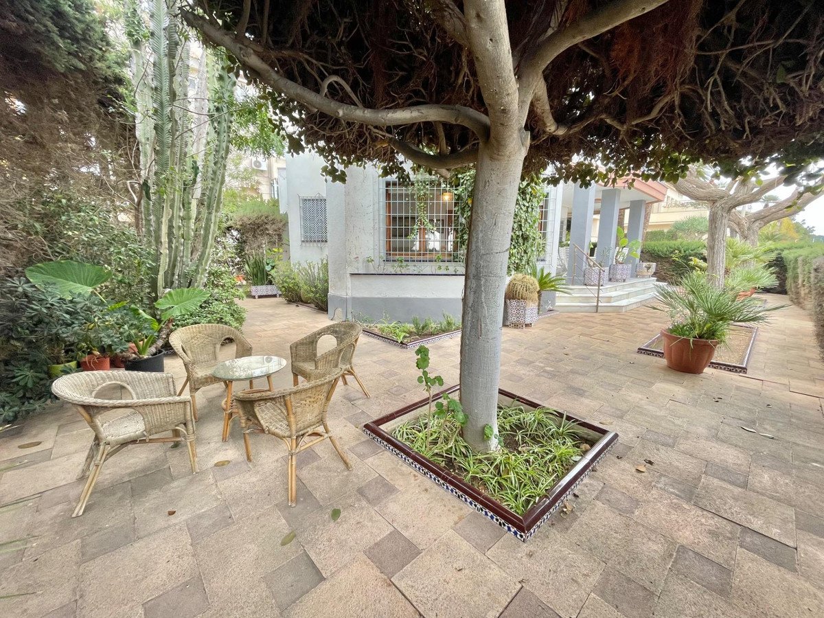 5 Bed Detached Villa in Santa Pola
