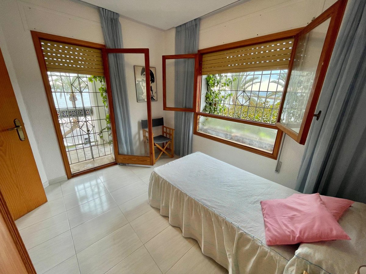 5 Bed Detached Villa in Santa Pola
