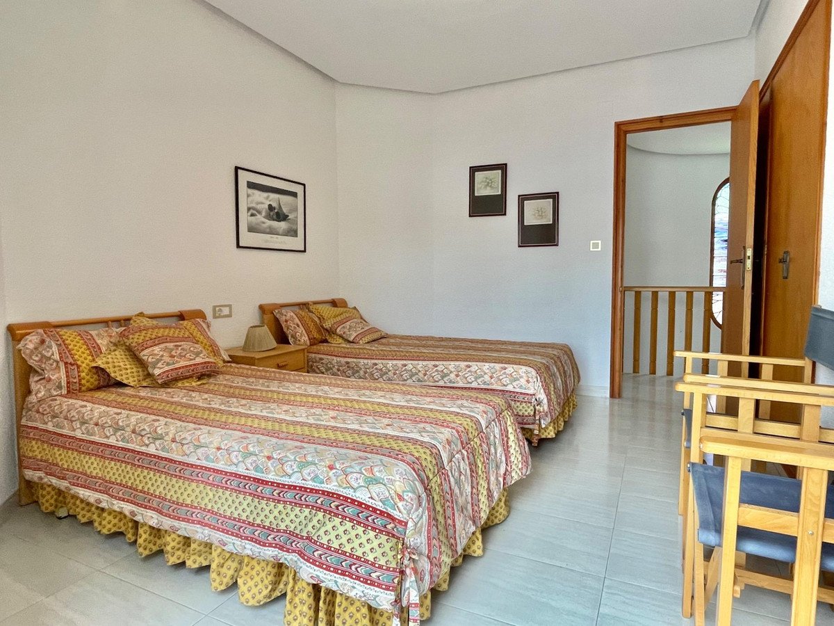 5 Bed Detached Villa in Santa Pola