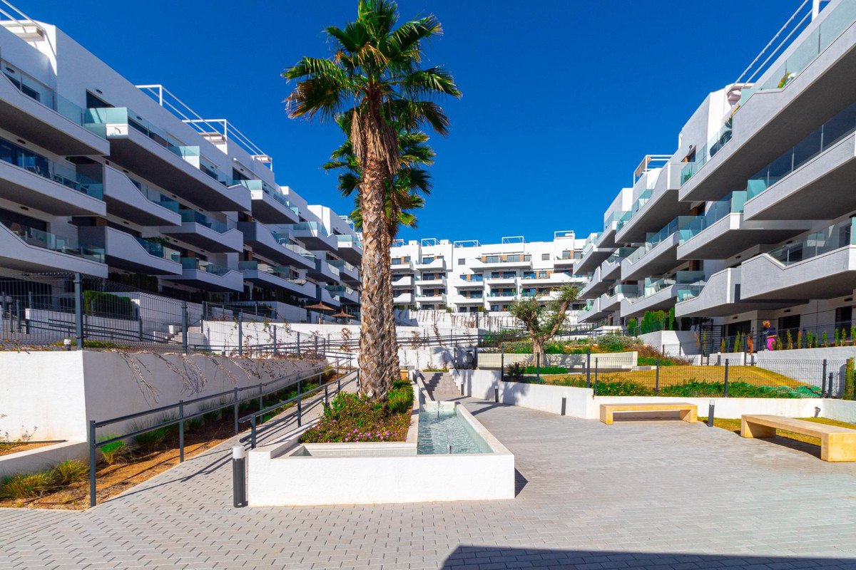2 Bed Ground Floor Apartment in Orihuela Costa