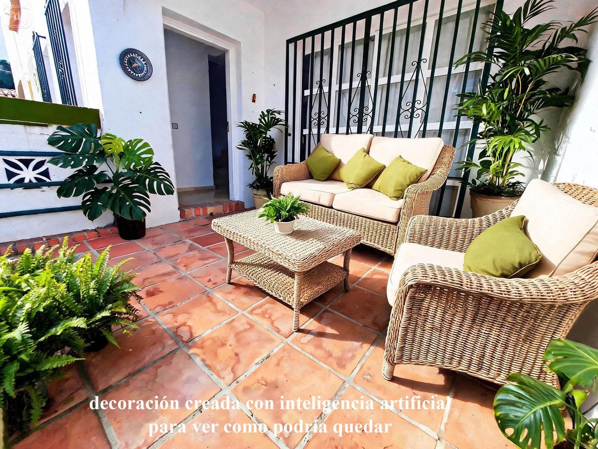 4 Bed Townhouse in Las Lagunas