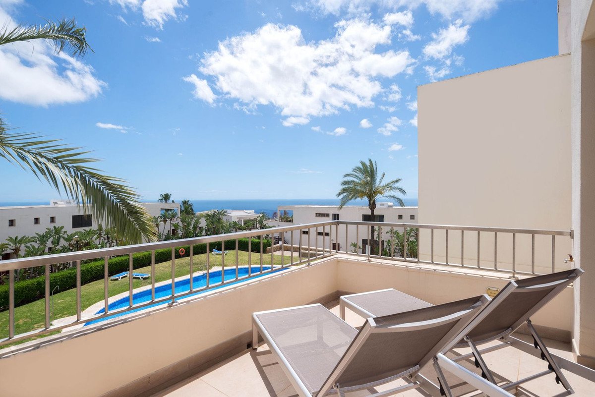 3 Bed Middle Floor Apartment in Altos de los Monteros