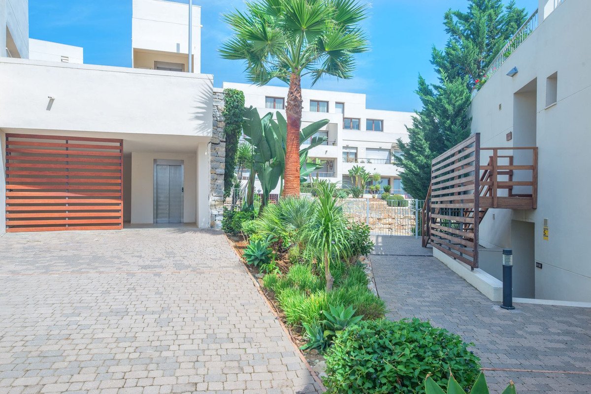 3 Bed Middle Floor Apartment in Altos de los Monteros