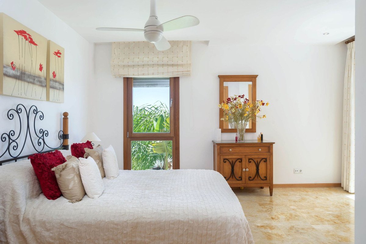 3 Bed Middle Floor Apartment in Altos de los Monteros