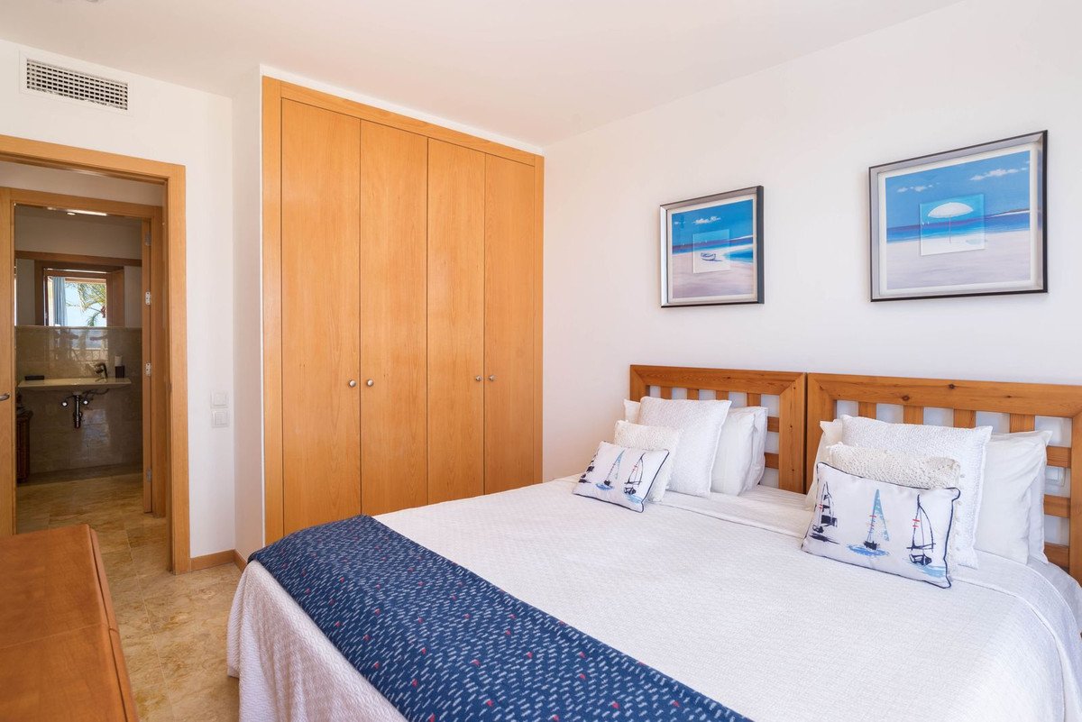 3 Bed Middle Floor Apartment in Altos de los Monteros