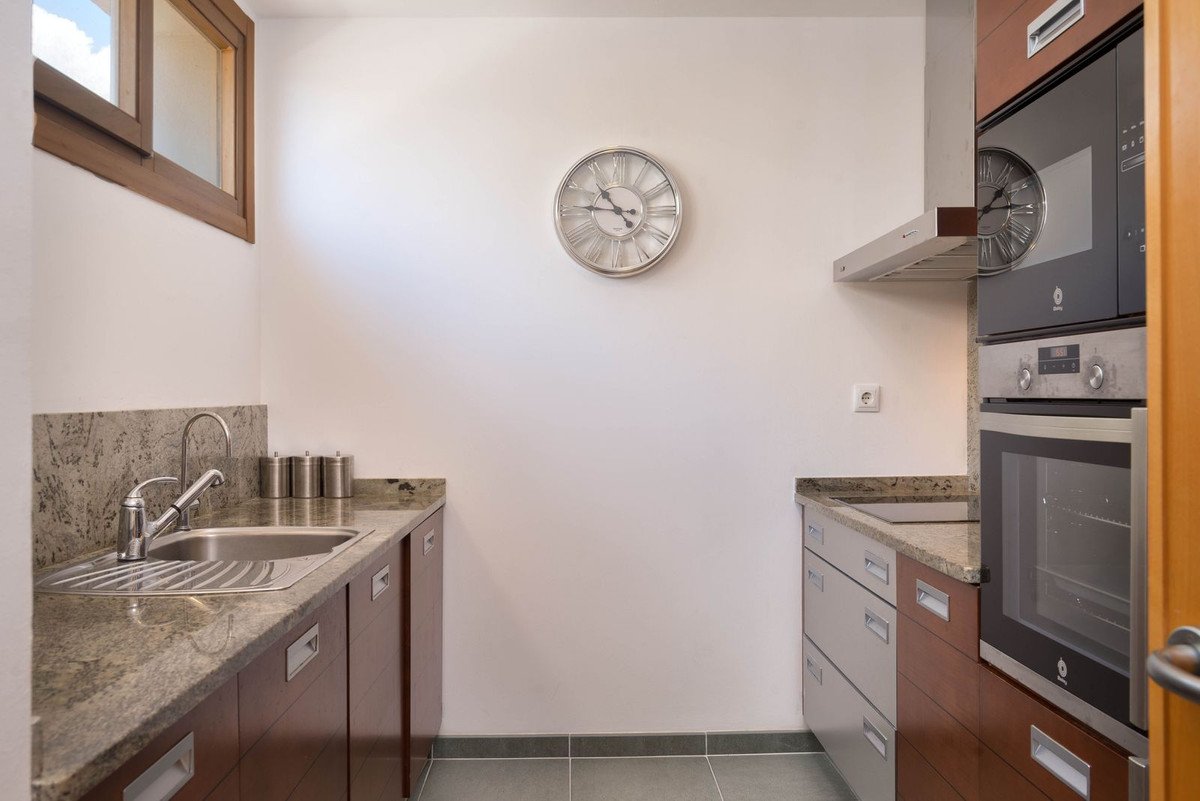 3 Bed Middle Floor Apartment in Altos de los Monteros