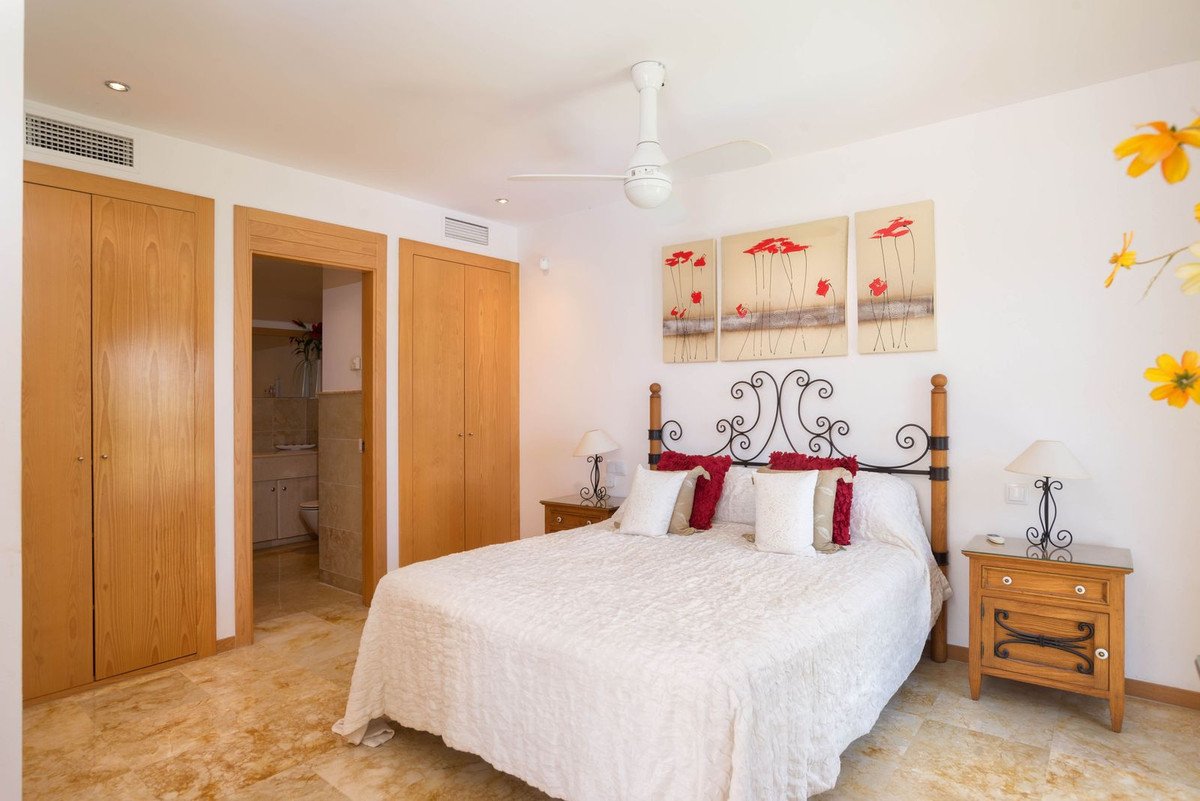 3 Bed Middle Floor Apartment in Altos de los Monteros