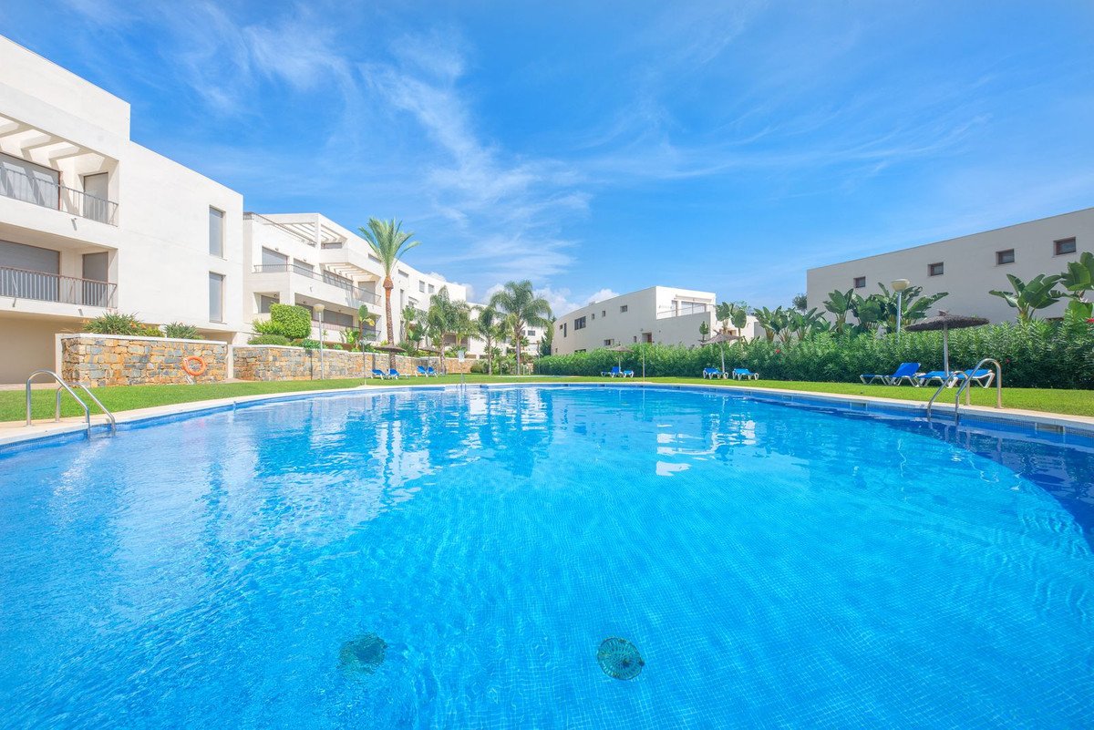 3 Bed Middle Floor Apartment in Altos de los Monteros