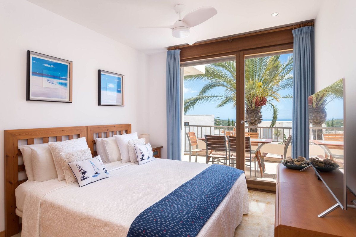 3 Bed Middle Floor Apartment in Altos de los Monteros