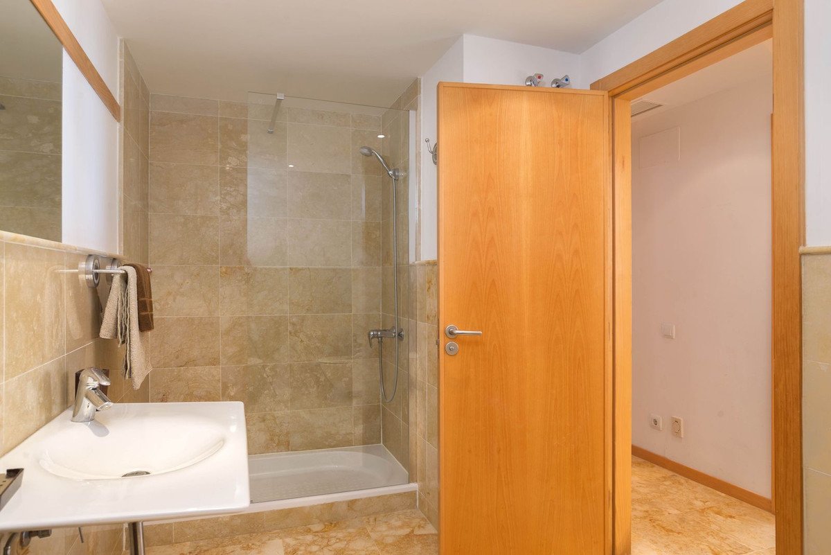 3 Bed Middle Floor Apartment in Altos de los Monteros