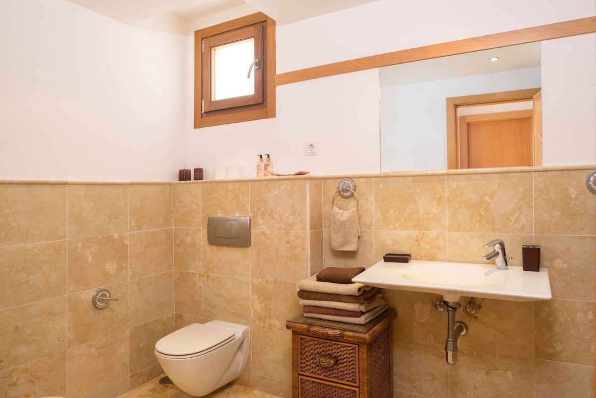 3 Bed Middle Floor Apartment in Altos de los Monteros