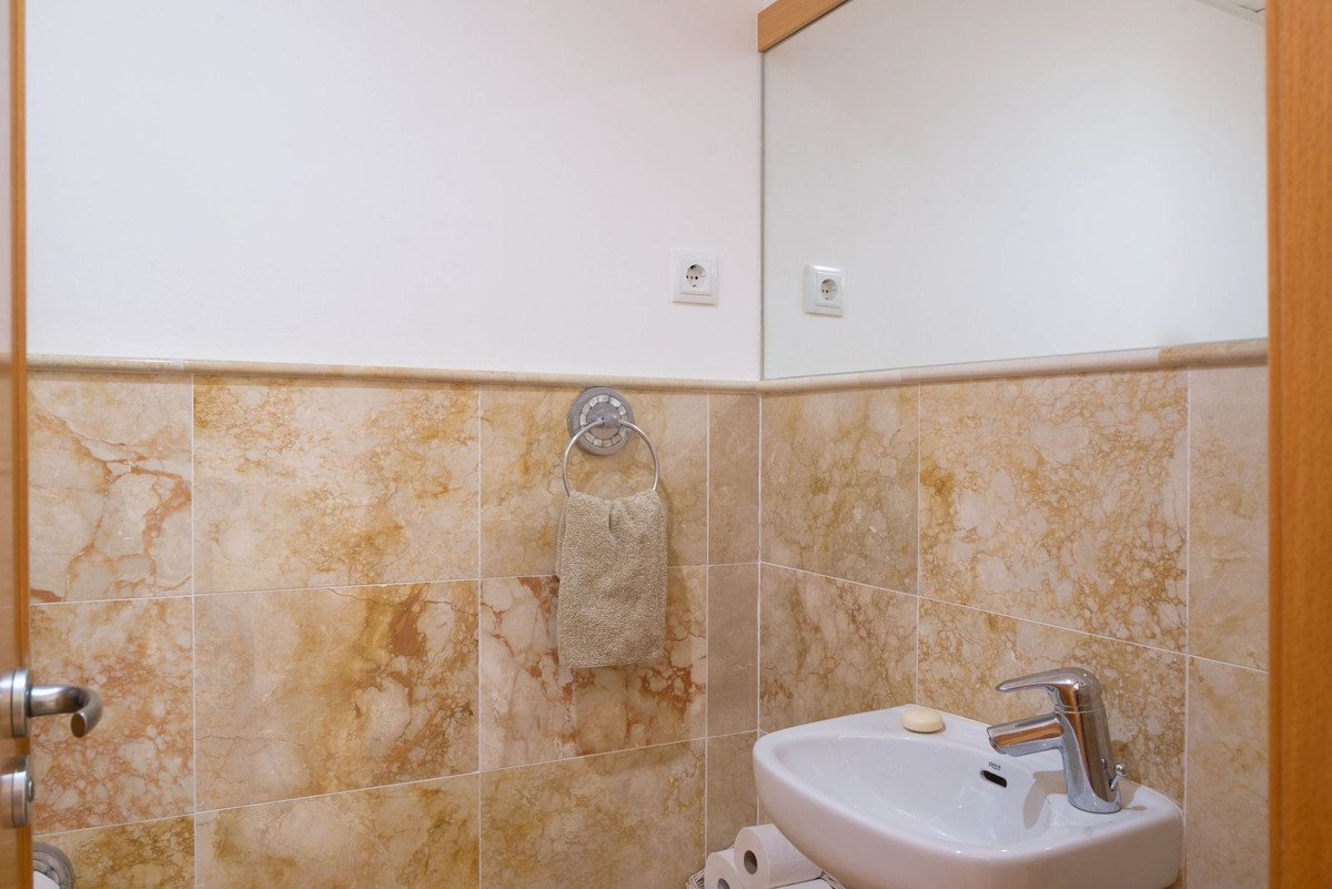3 Bed Middle Floor Apartment in Altos de los Monteros