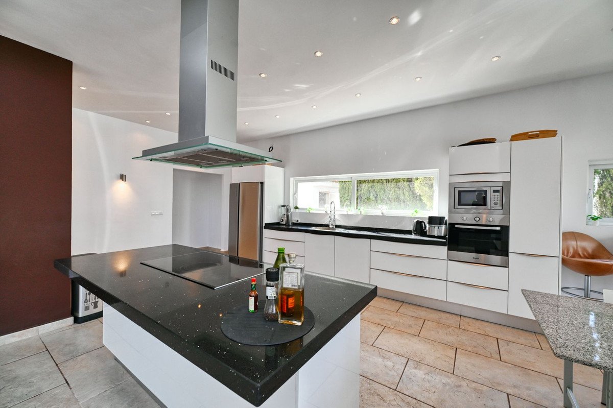 7 Bed Detached Villa in Algarrobo