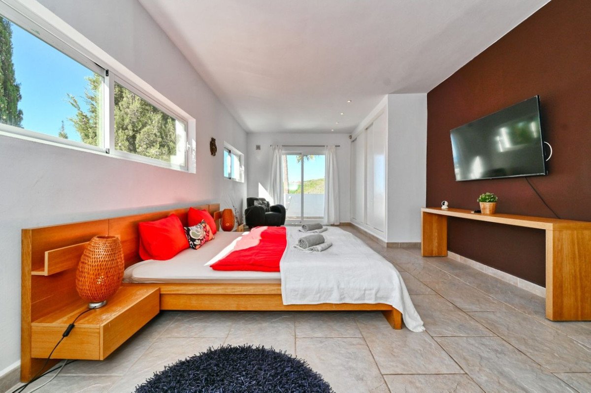 7 Bed Detached Villa in Algarrobo
