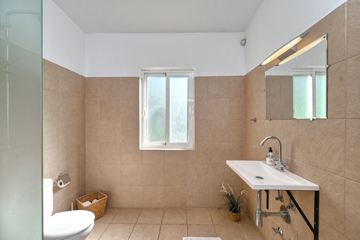 7 Bed Detached Villa in Algarrobo