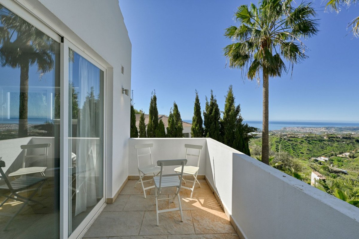 7 Bed Detached Villa in Algarrobo