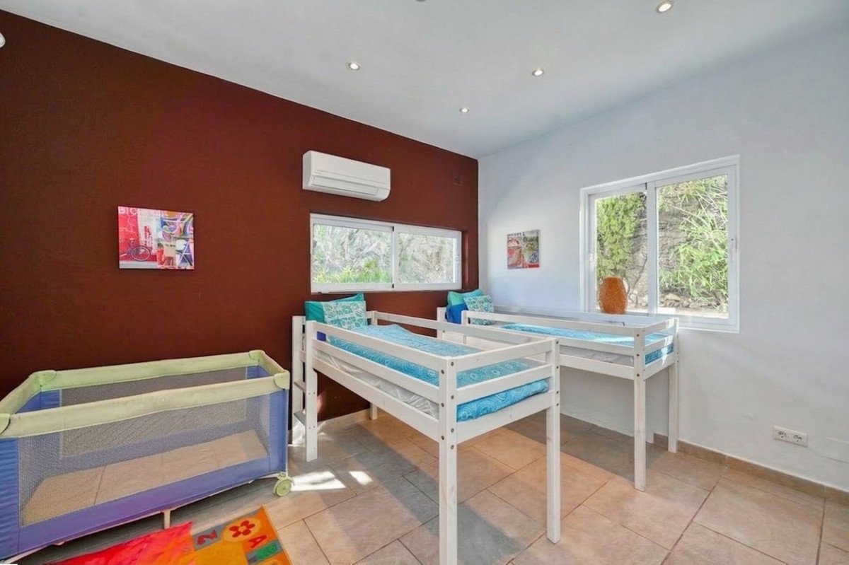 7 Bed Detached Villa in Algarrobo