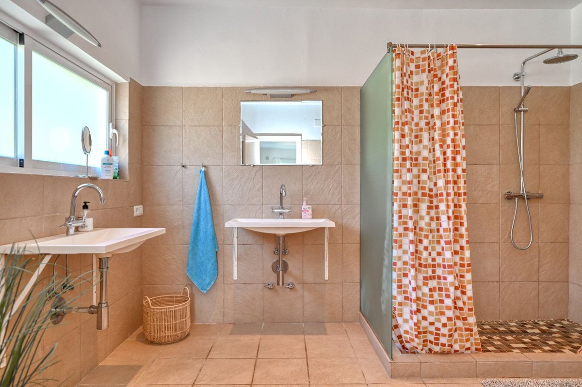 7 Bed Detached Villa in Algarrobo