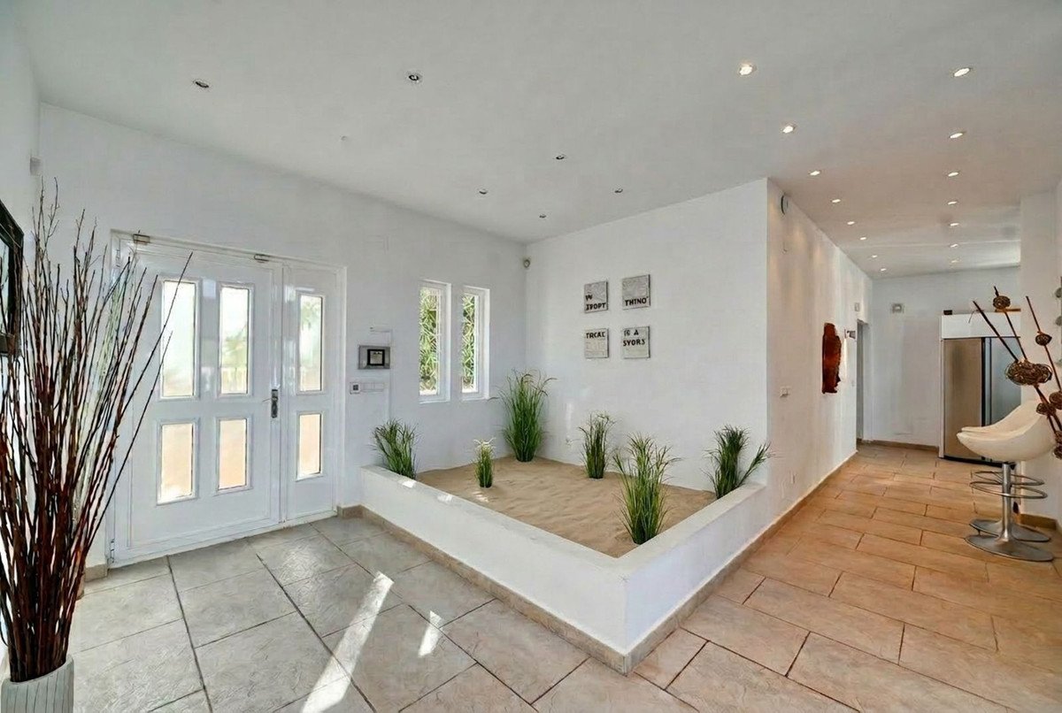 7 Bed Detached Villa in Algarrobo